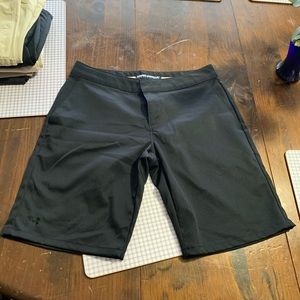 Under Armour golf shorts size6